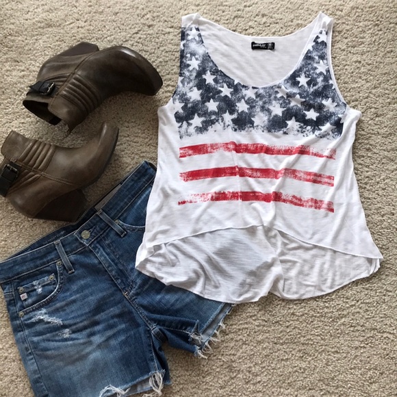 Tops - 🎉1 Med Left🎉American Flag Print Top